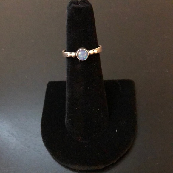 Jewelry - 925 sterling silver and opal ring